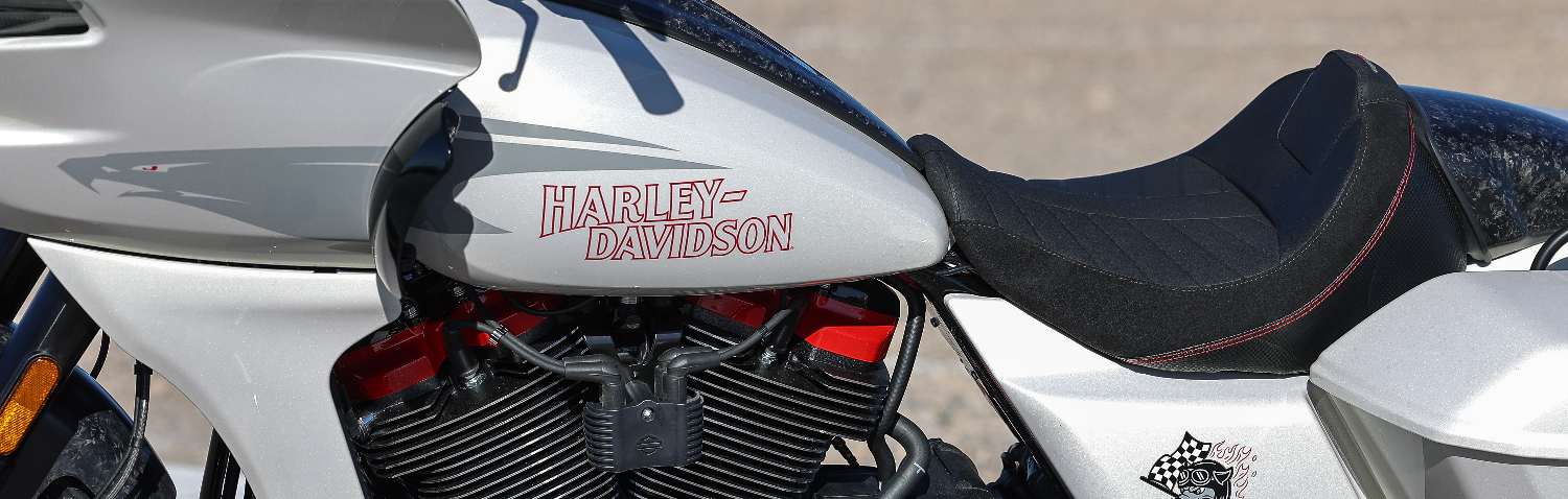 Screamin' Eagle logo on special white paint on Harley-Davidson CVO Road Glide ST