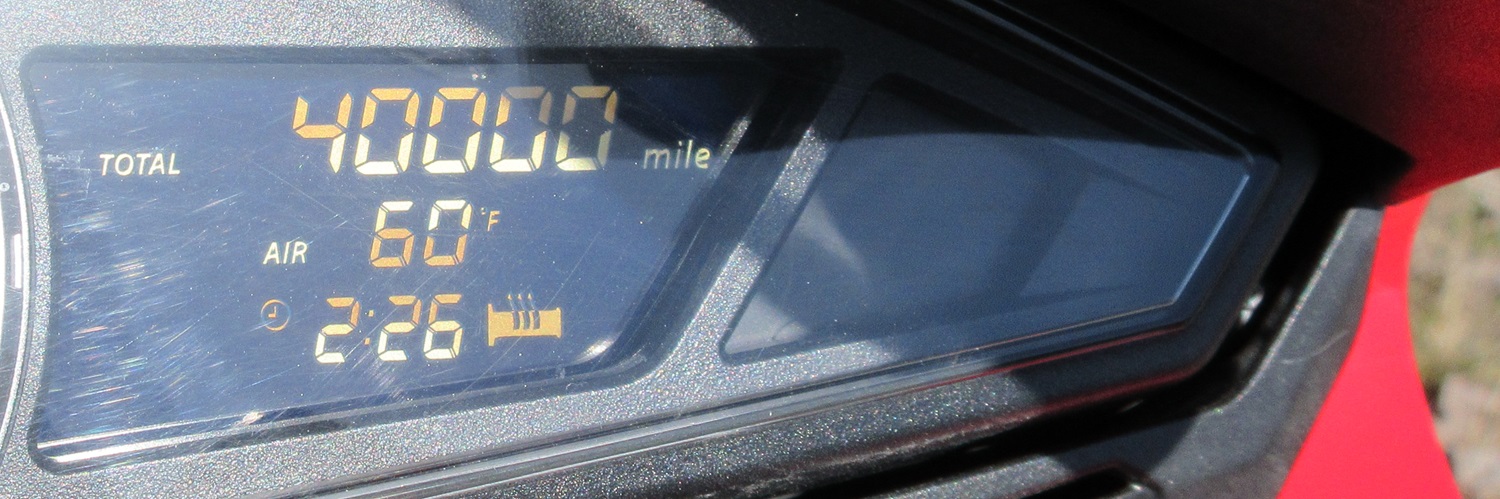 digital dash on the VFR800 showing 40,000 miles